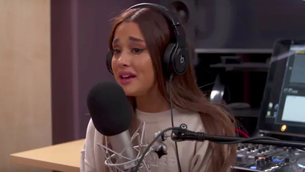 ariana-grande-cries-manchester