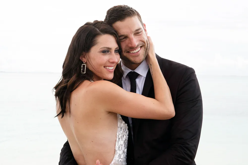 Becca Kufrin Garrett Yrigoyen The Bachelorette Finale