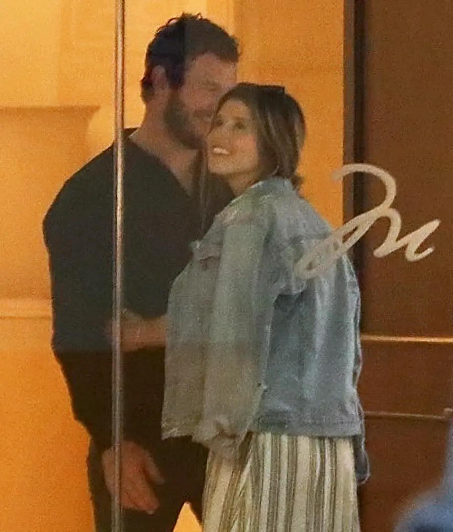 Chris Pratt Katherine Schwarzenegger Cozy PDA