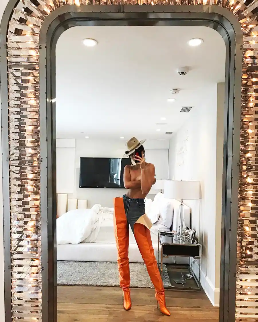 Nearly Nude Mirror Selfie Kendall Jenner