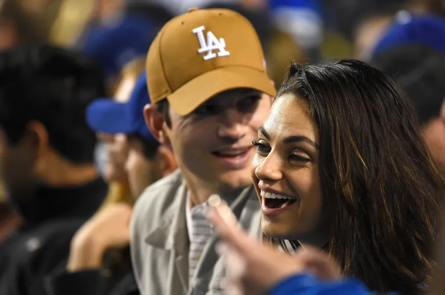 Mila Kunis Ashton Kutcher romance