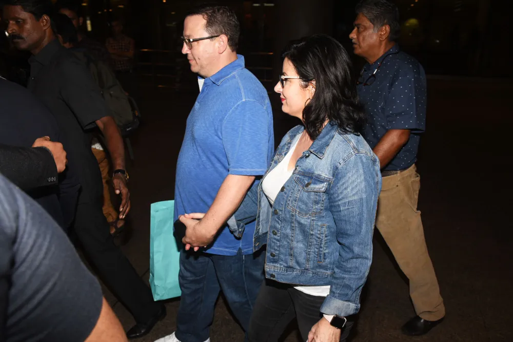 nick jonas parents india priyanka chopra