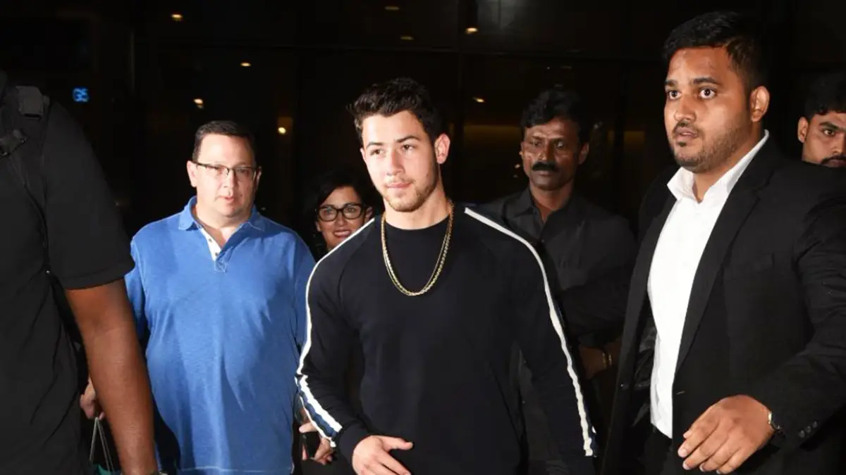 nick jonas parents india priyanka chopra