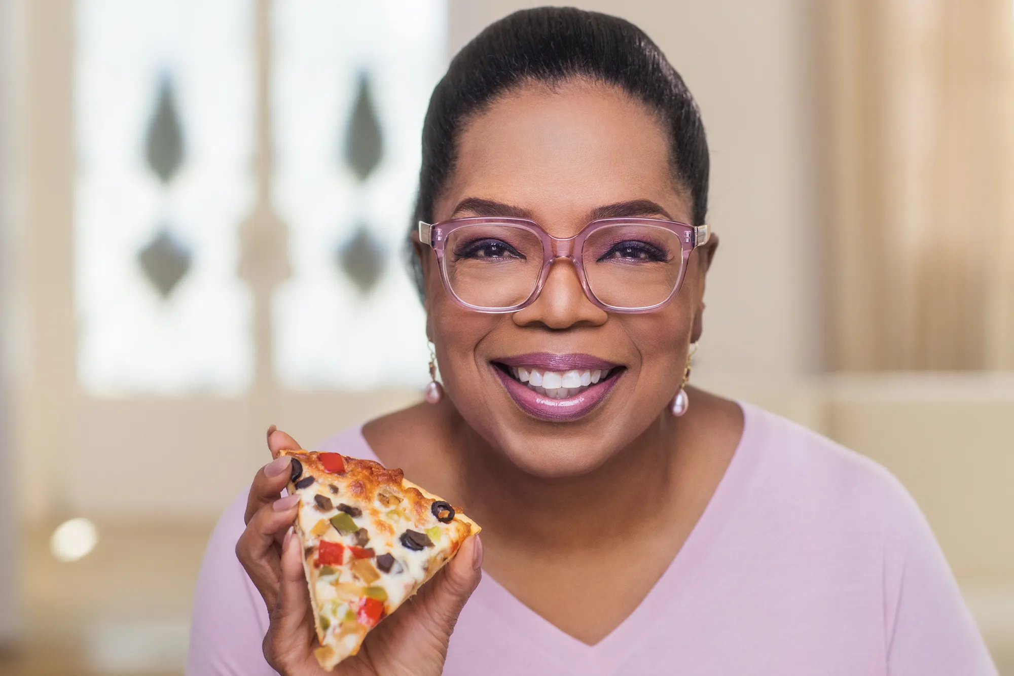 Oprah with her new cauliflower pizza.