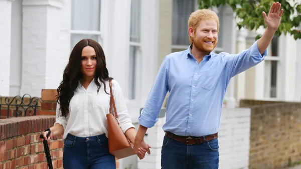 Prince Harry Meghan Markle Living wax figures