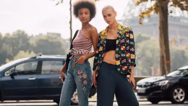 Street Style : Paris Fashion Week Womenswear Spring/Summer 2018 : Day One