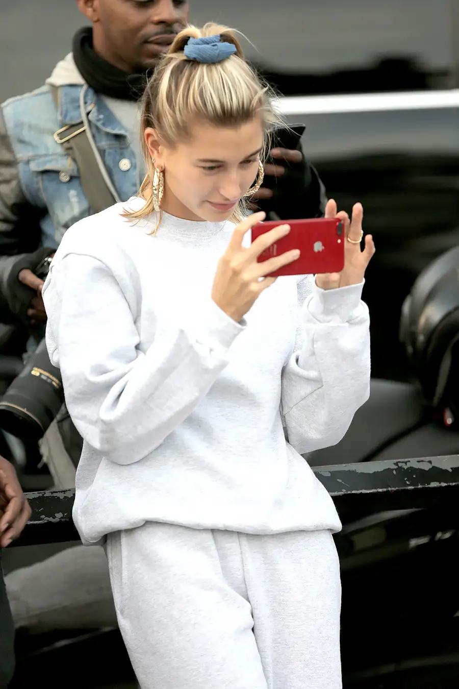 Justin-Bieber-and-Hailey-Baldwin-PDA-london-serenade-2