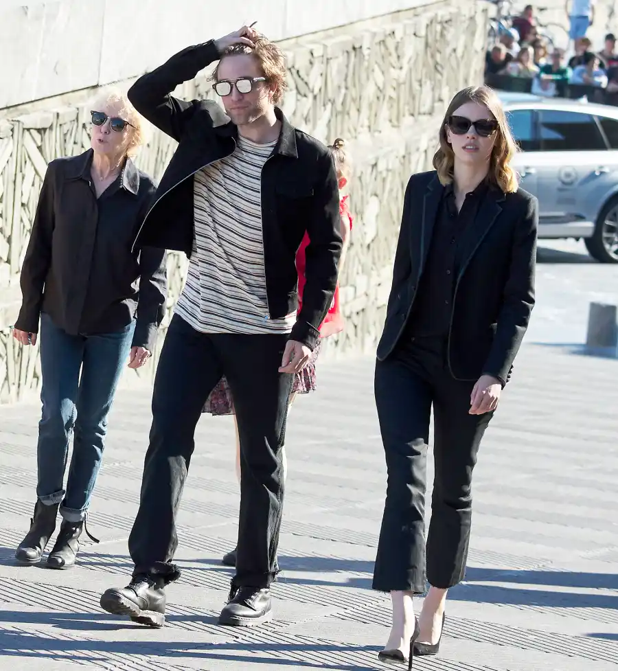 Robert-Pattinson,-Mia-Goth-reunite