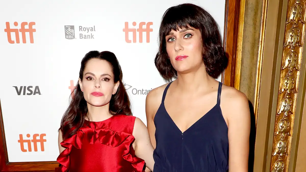 Teddy-Geiger-and-Emily-Hampshire-dating