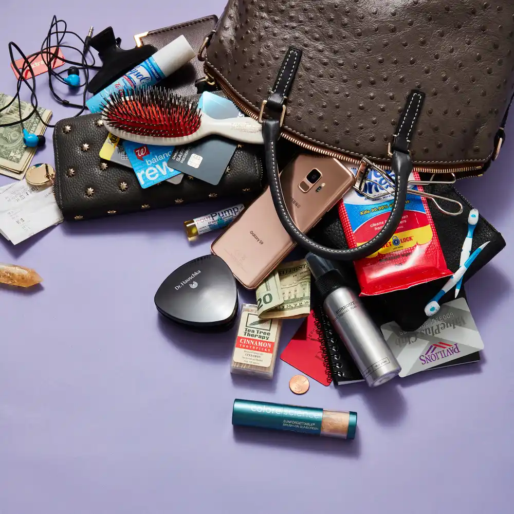 Wendi-McLendon Covey: What's in My Bag?