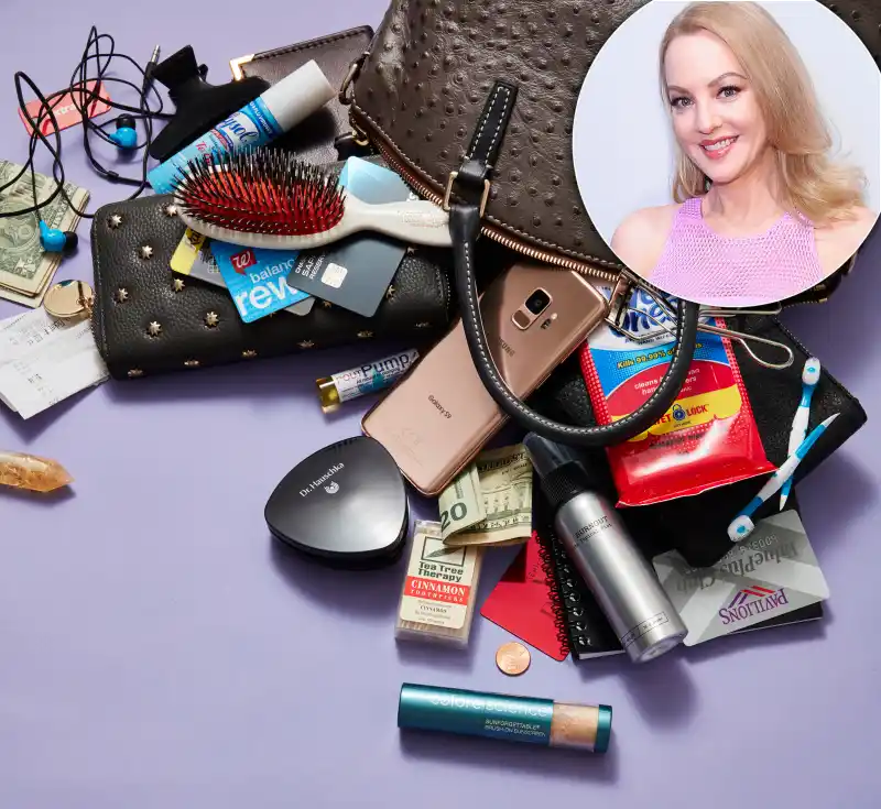 Wendi-McLendon Covey: What's in My Bag?