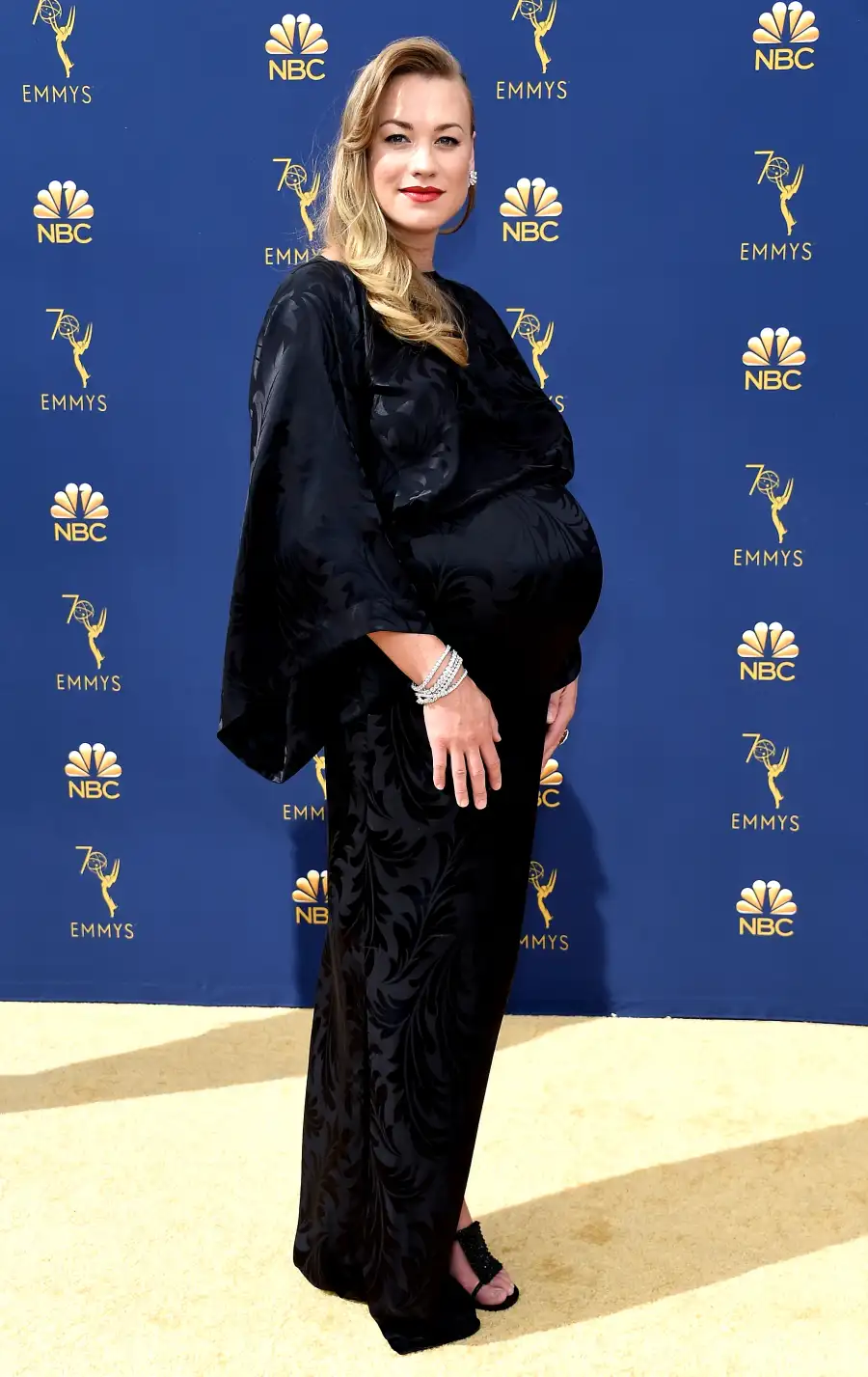 Yvonne-Strahovski-emmy-18