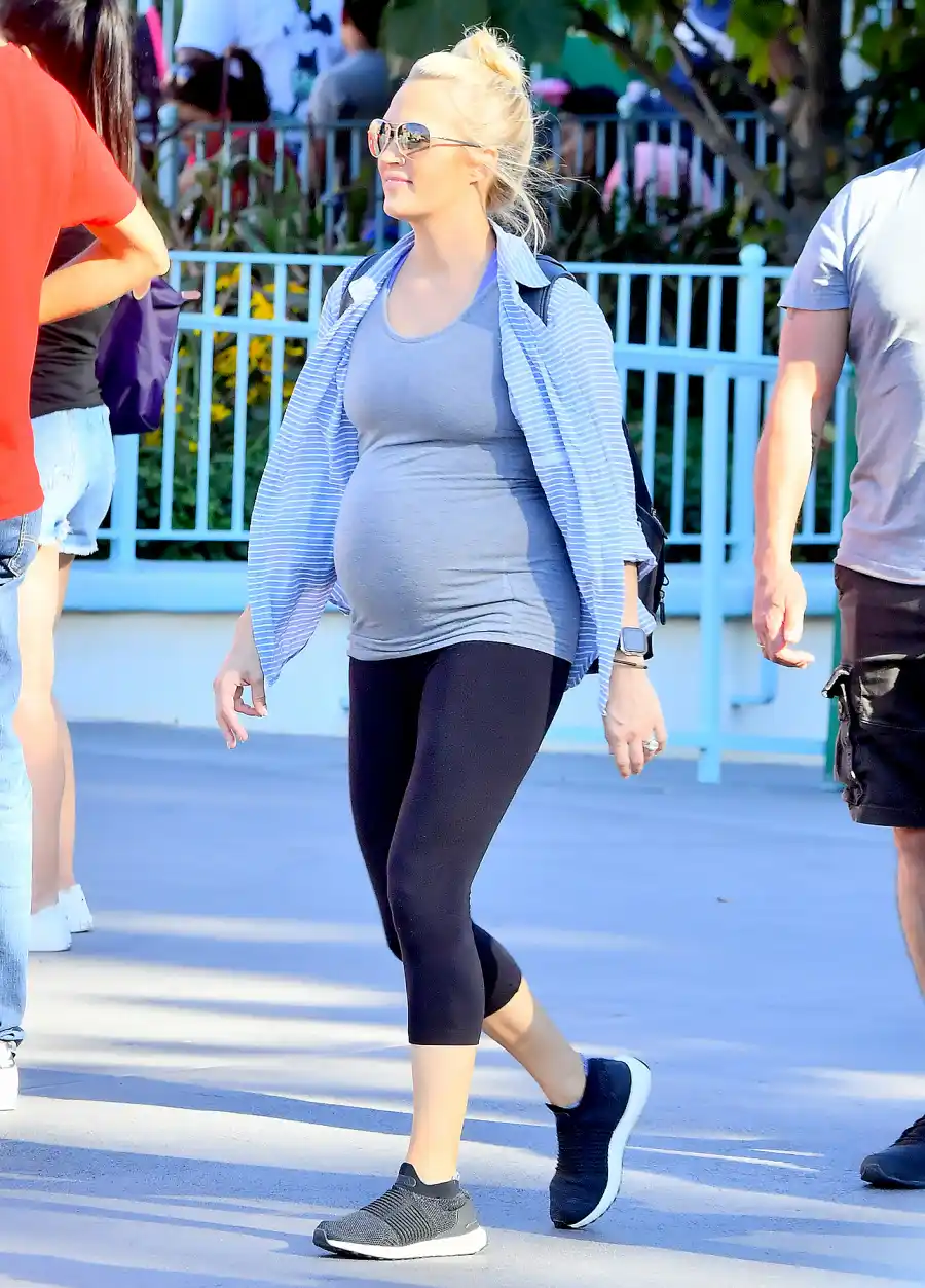 carrie-underwood-baby-bump-disney
