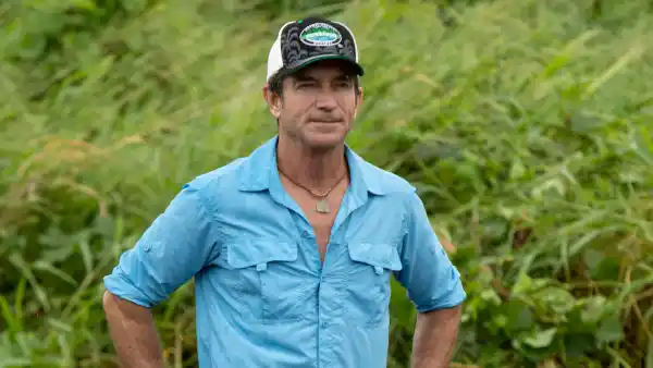 Jeff Probst hosts SURVIVOR