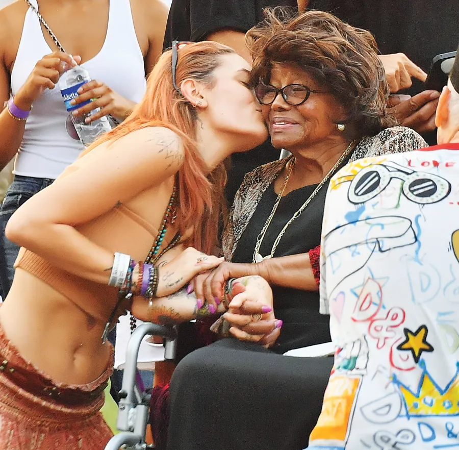 paris-jackson-grandmother