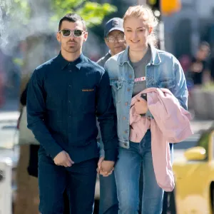 sophie-turner-joe-jonas-emmys-2018