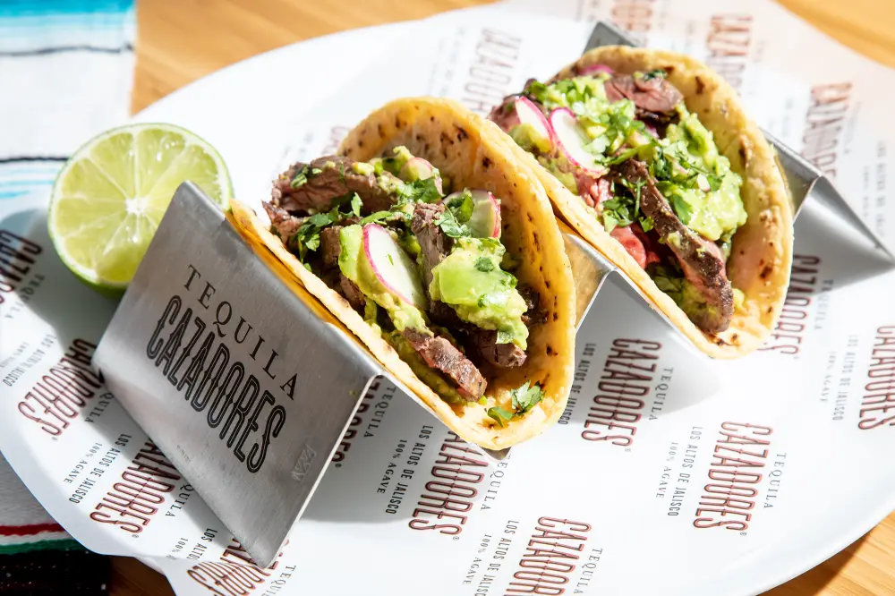 &lsquo;MasterChef&rsquo; Judge Aar&oacute;n S&aacute;nchez&rsquo;s &lsquo;Perfectly&rsquo;Blended Carne Asada Tacos Are the Ideal National Taco Day Meal