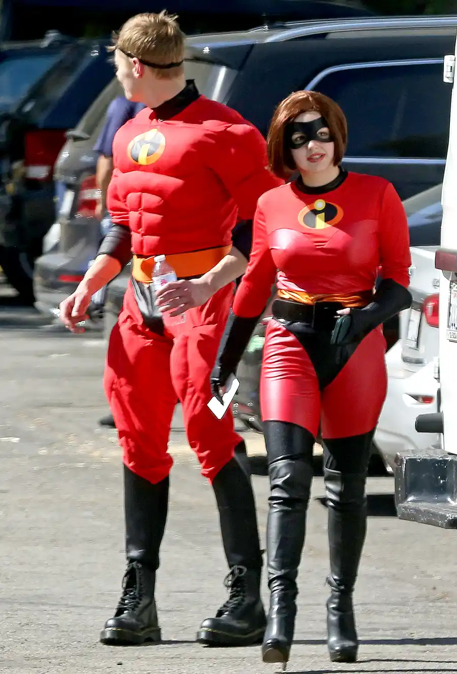 Ariel-Winter-and-Levi-Meaden-Halloween