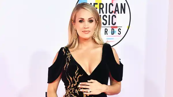 Carrie Underwood Baby Bump AMAs 2018