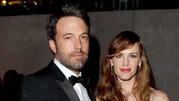 Jennifer-Garner's-Kids-Talk-to-Dad-Ben-Affleck-on-the-Phone
