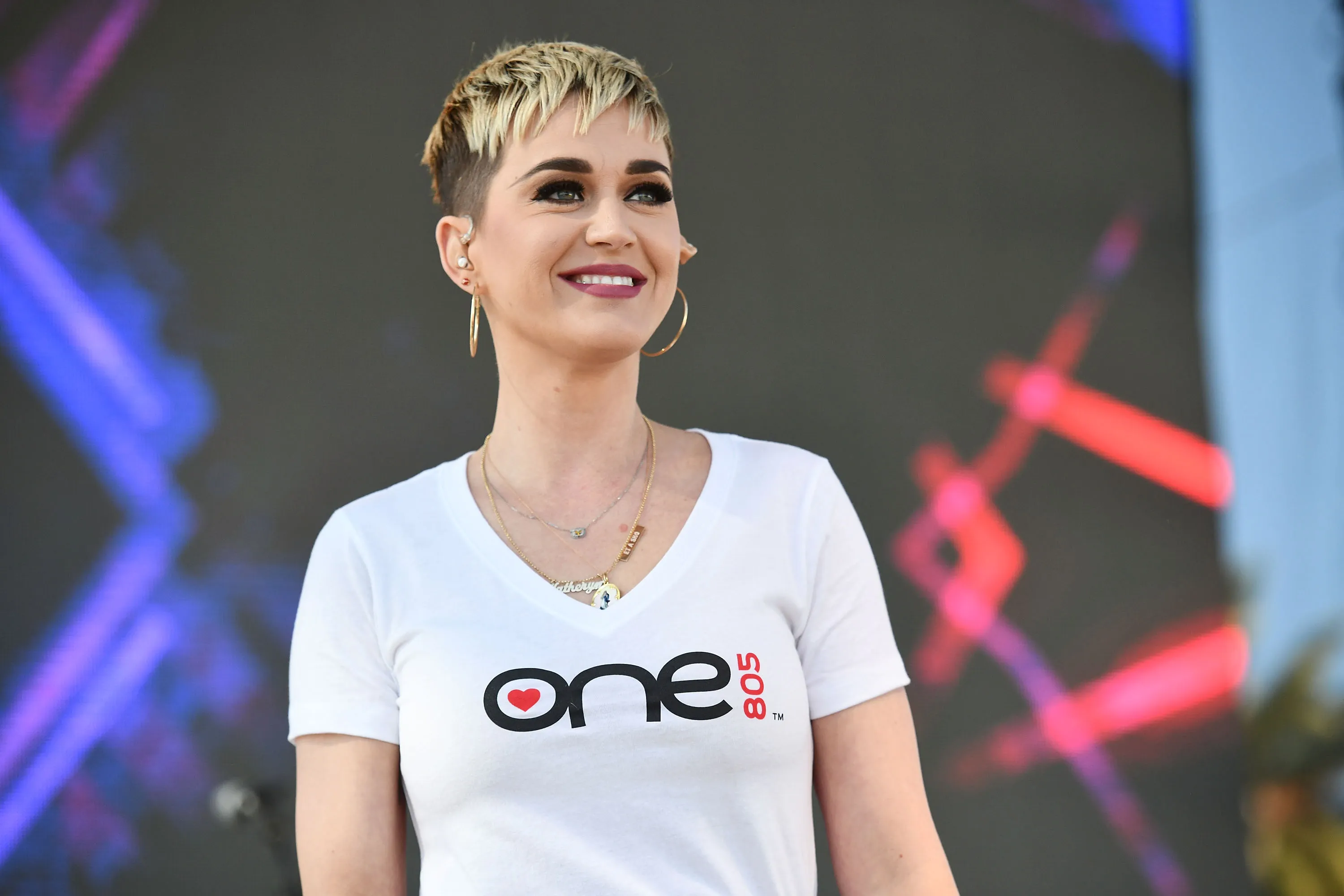 katy perry short blonde hair cut