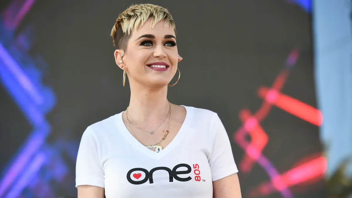 katy perry short blonde hair cut