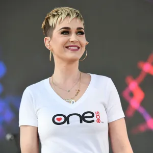 katy perry short blonde hair cut