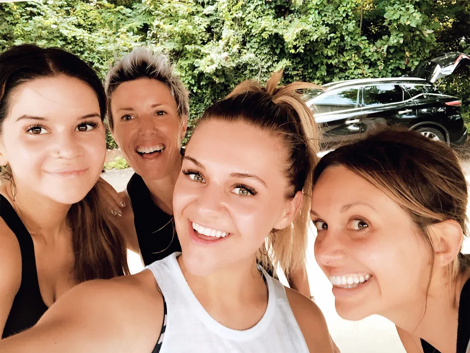 Kelsea Ballerini&rsquo;s Trainer Erin Oprea Shares How She Gets Her Tiny Waist