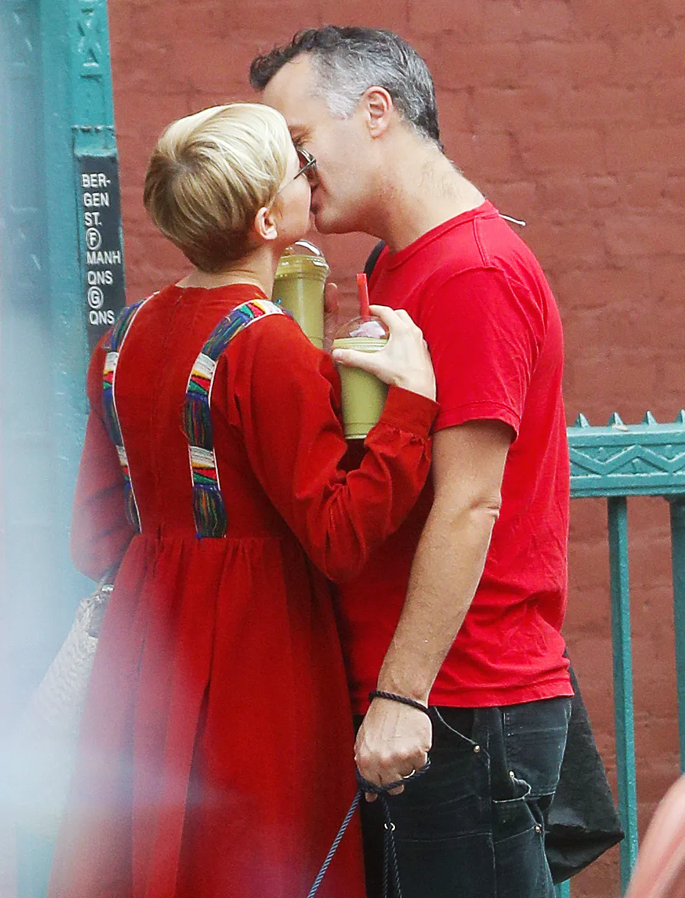 Michelle Williams Phil Elverum Matching Outfits Kiss