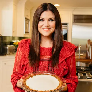 Tiffani-Thiessen-kitchen-pie