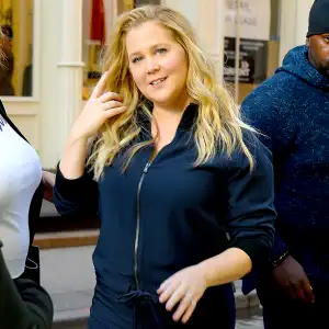 amy schumer baby bump
