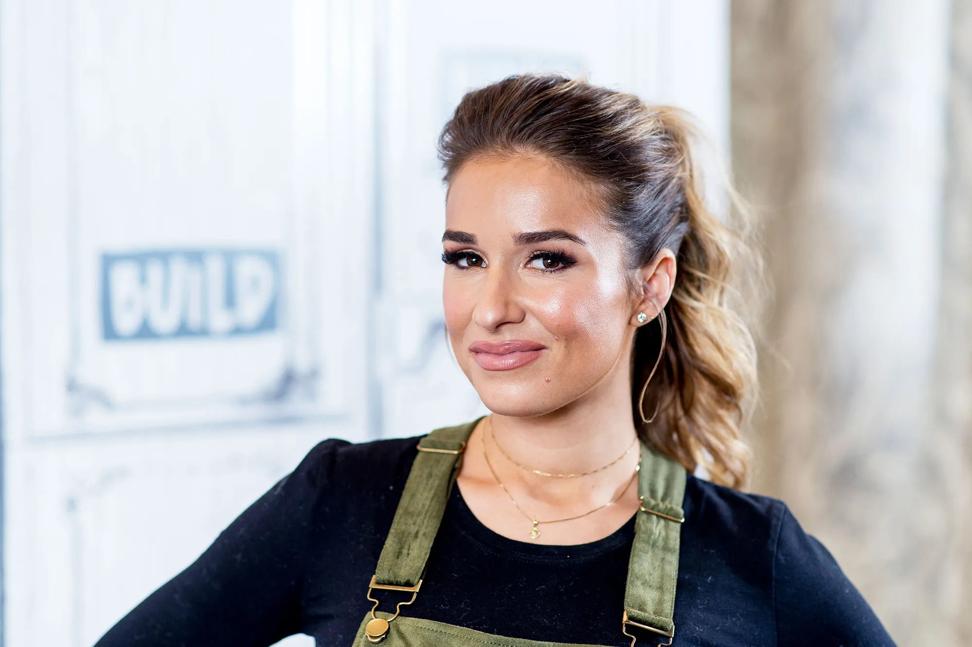 Jessie James Decker Breaks Down Crying in Her Car