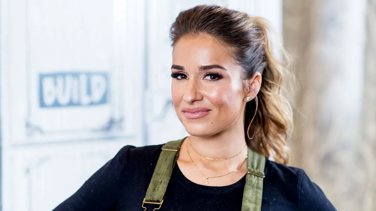 Jessie James Decker Breaks Down Crying in Her Car
