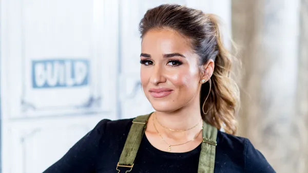 Jessie James Decker Breaks Down Crying in Her Car