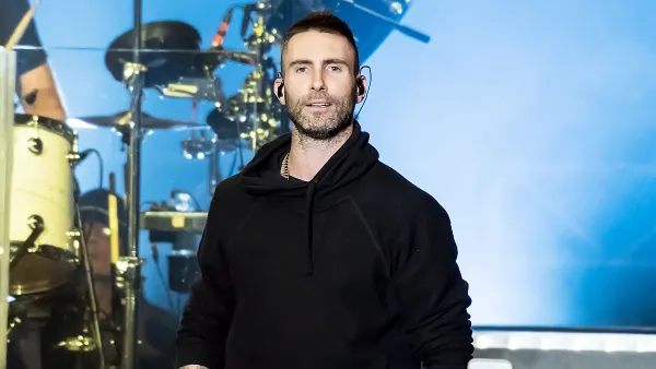 Adam-Levine-super-bowl