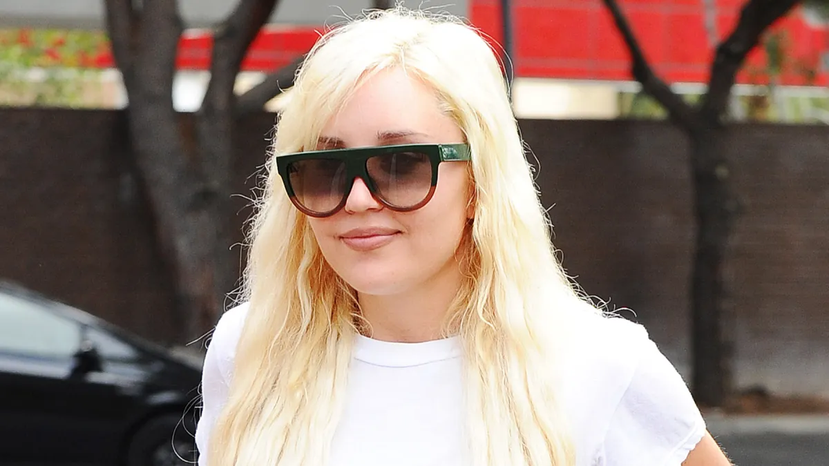 Amanda-Bynes-paper-magazine-cover