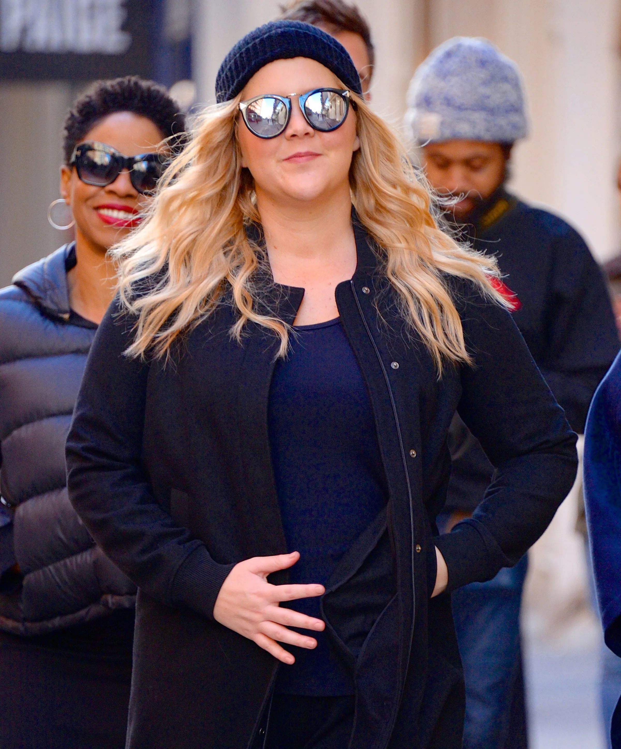 Pregnant Amy Schumer Vomits In Car On the Way to Her Comedy Show