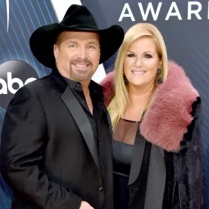 Garth-Brooks-and-Trisha-Yearwood-CMAs