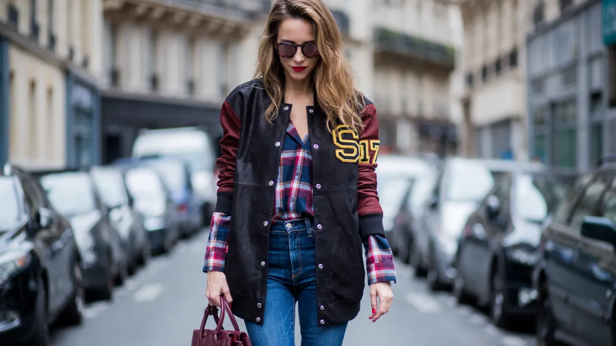 Street Style : Paris Fashion Week Womenswear Spring/Summer 2018 : Day One