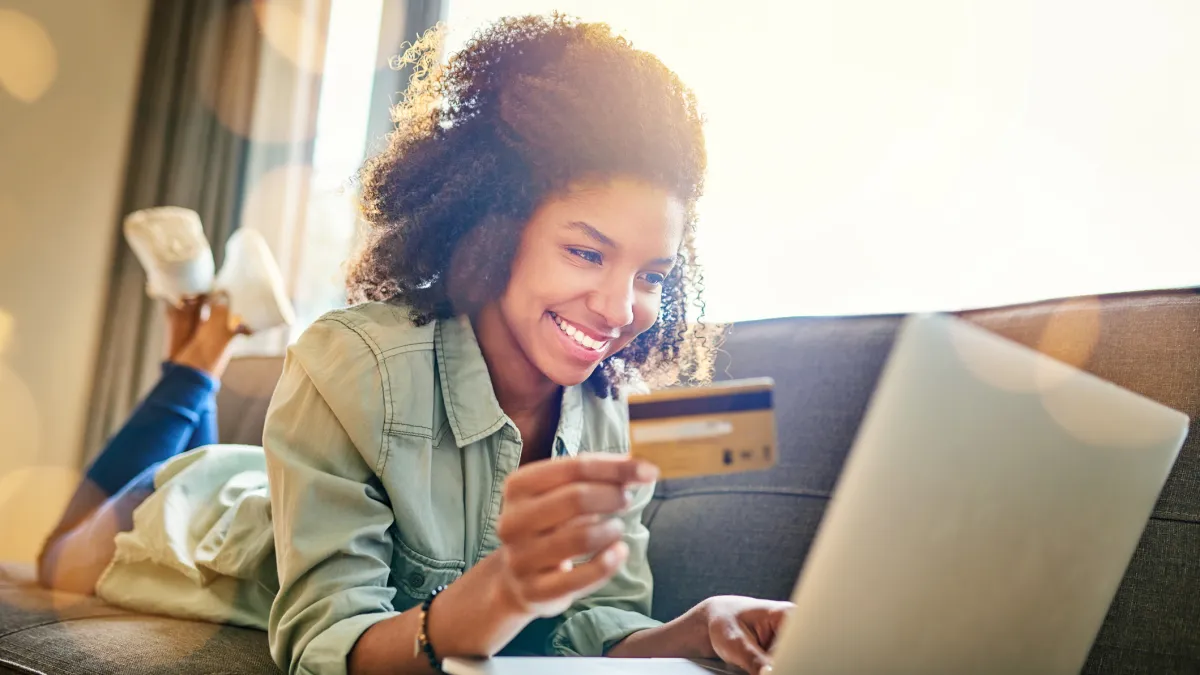 woman online shopping