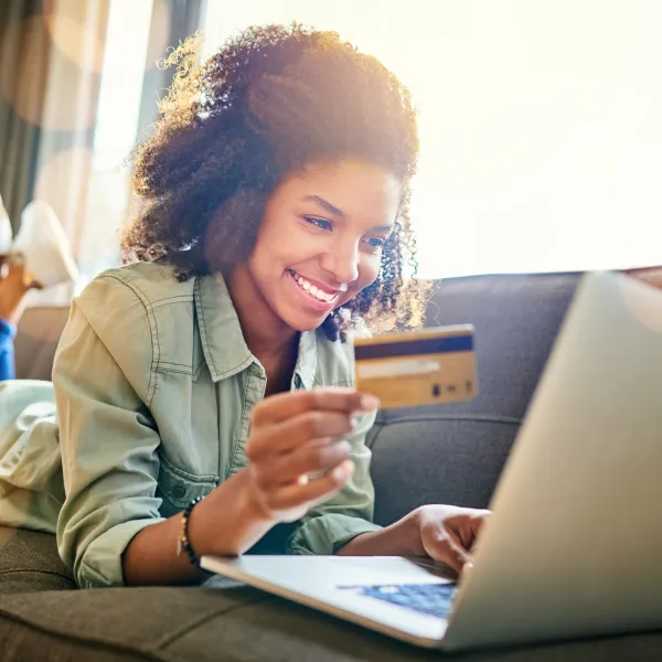 woman online shopping