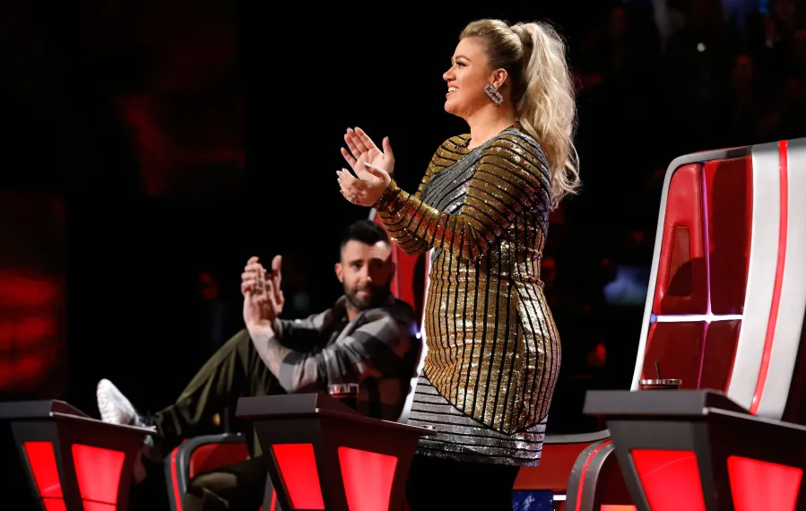 Kelly Clarkson looking slim and happy