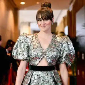 Shailene Woodley legs