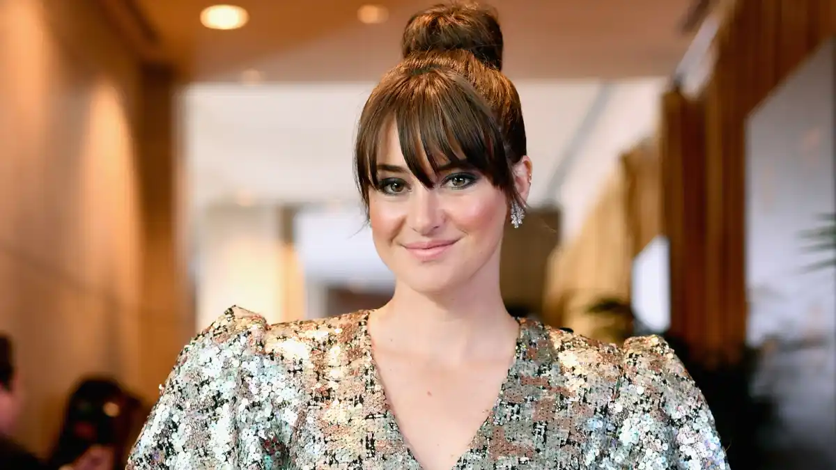 Shailene Woodley legs