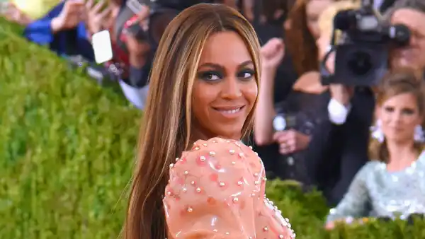 celebrities respond to kim porter death