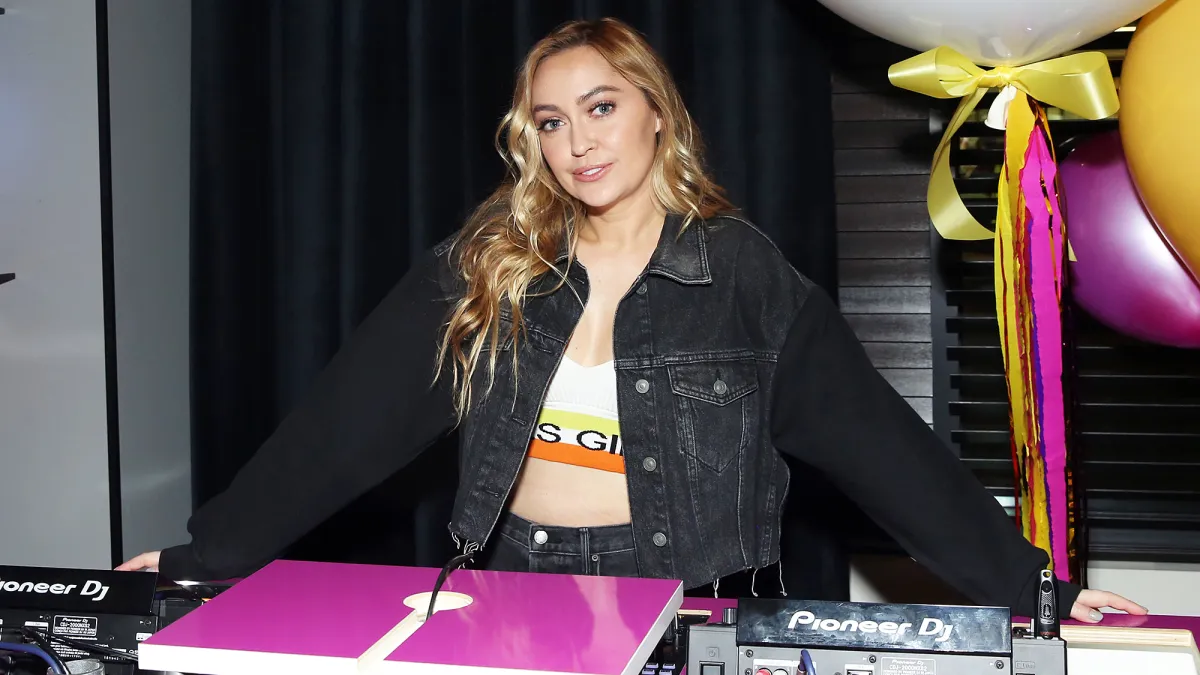 Brandi Cyrus Miley Cyrus Liam Hemsworth Thanksgiving Traditions