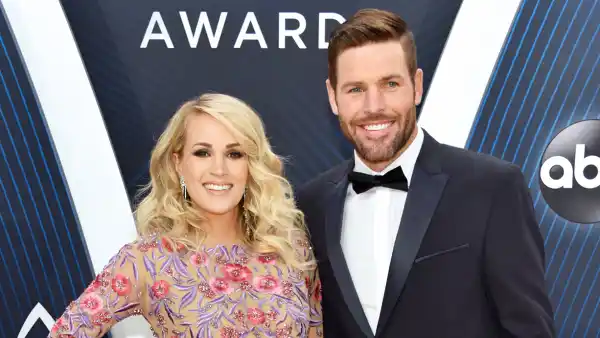 Carrie Underwood Baby Bump Mike Fisher CMAs 2018