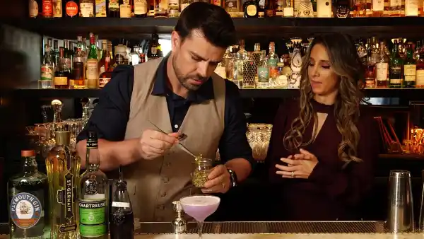 Upgrade Your Fall Bar With These Refreshing Cocktails – Watch