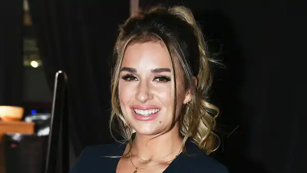 Jessie James Decker Had a Puke-Filled Flight With Her Kids
