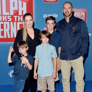 melissa-joan-hart-sons-santa